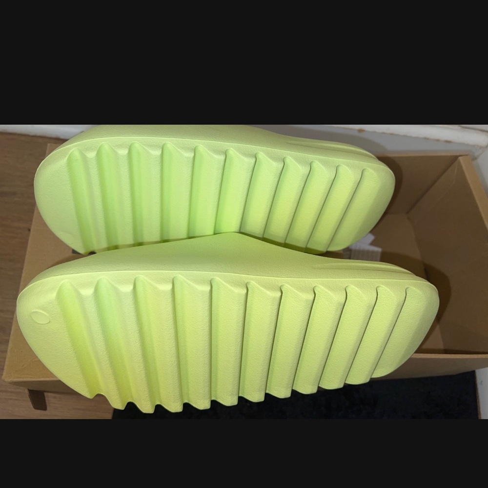 Adidas Yeezy Slide Glow green